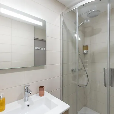 Easy Travel - Charming - Historic Center Apartment